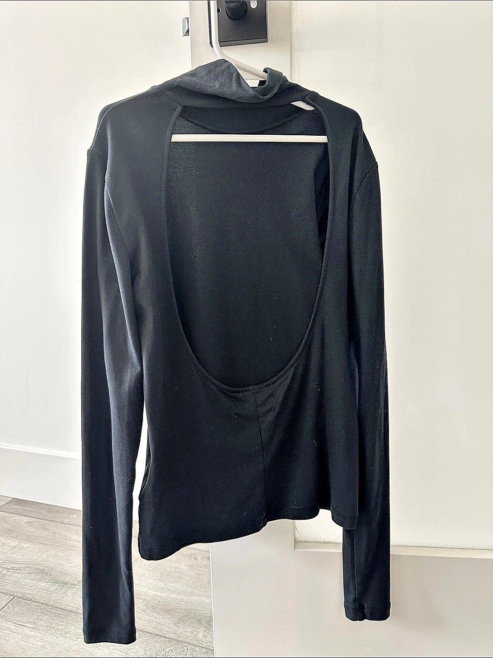 Urban Outfitters Long Sleeve Top in Black Size XS Like New - Picture 2 of 3